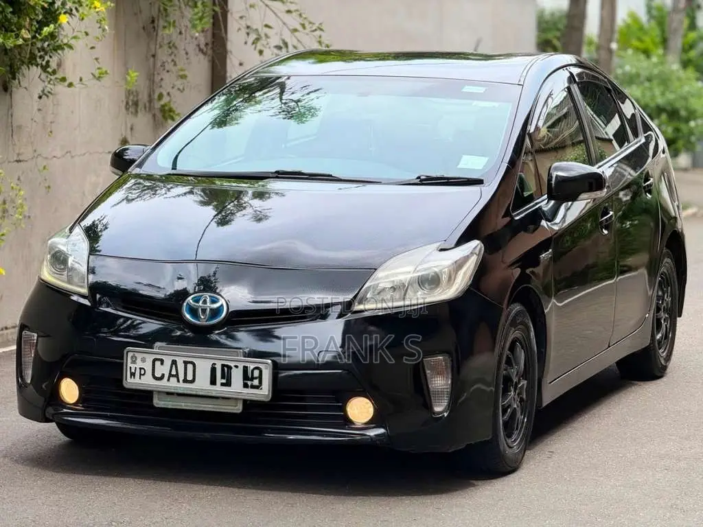 Toyota Prius S Grade 2013 Car (Used)