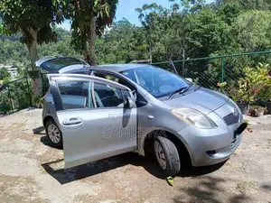 Toyota Vitz 2007 Car (Used)