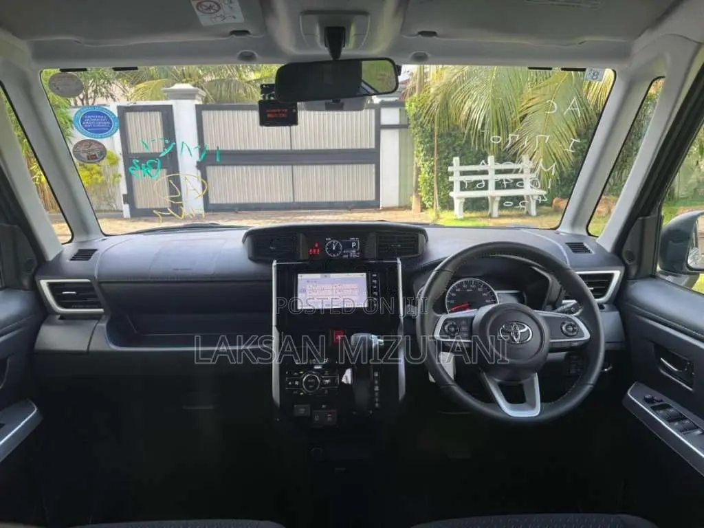Toyota Roomy Custom G 2023 Car Unregistered (Recondition)