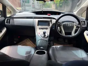 Toyota Prius S Grade 2013 Car (Used)