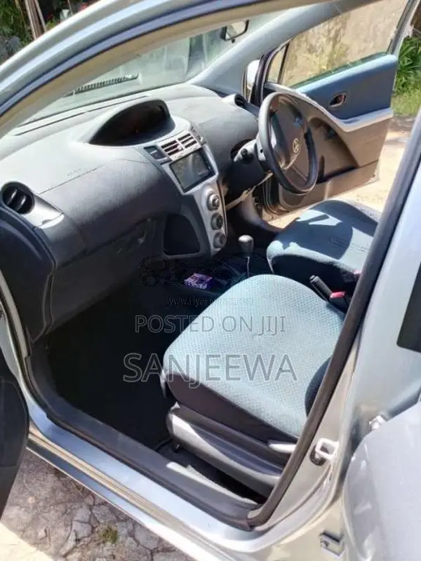 Toyota Vitz 2007 Car (Used)