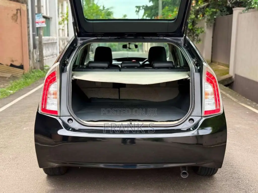 Toyota Prius S Grade 2013 Car (Used)