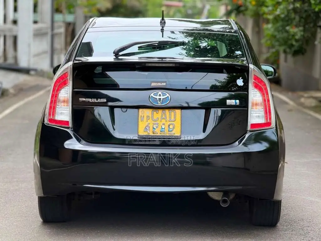 Toyota Prius S Grade 2013 Car (Used)