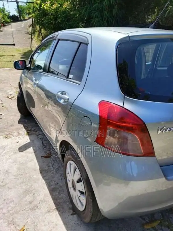 Toyota Vitz 2007 Car (Used)