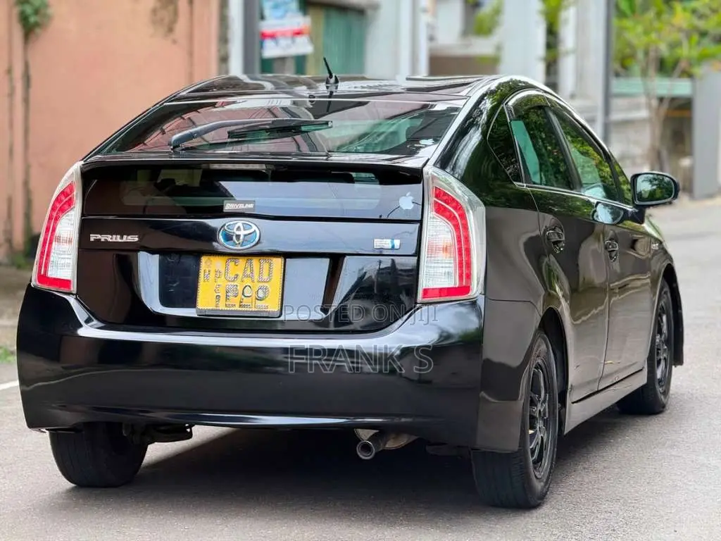Toyota Prius S Grade 2013 Car (Used)