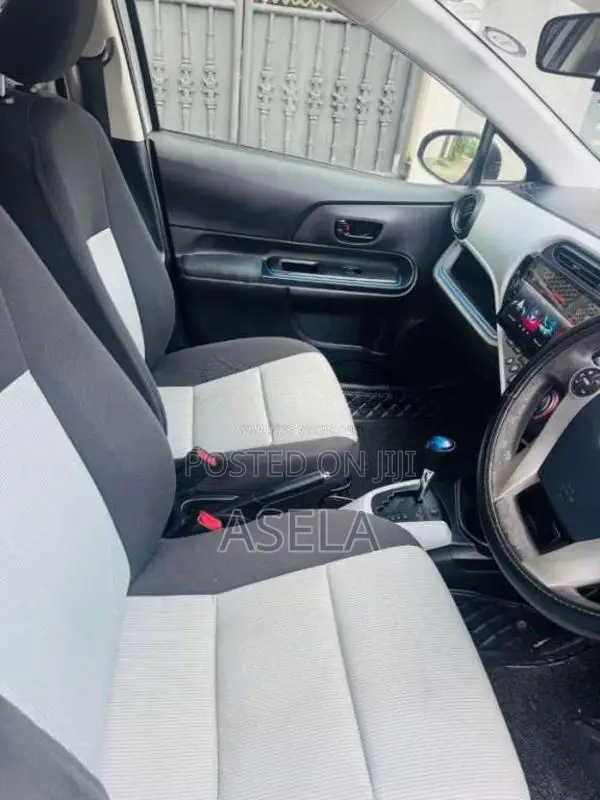 Toyota Aqua 2013 Car (Used)