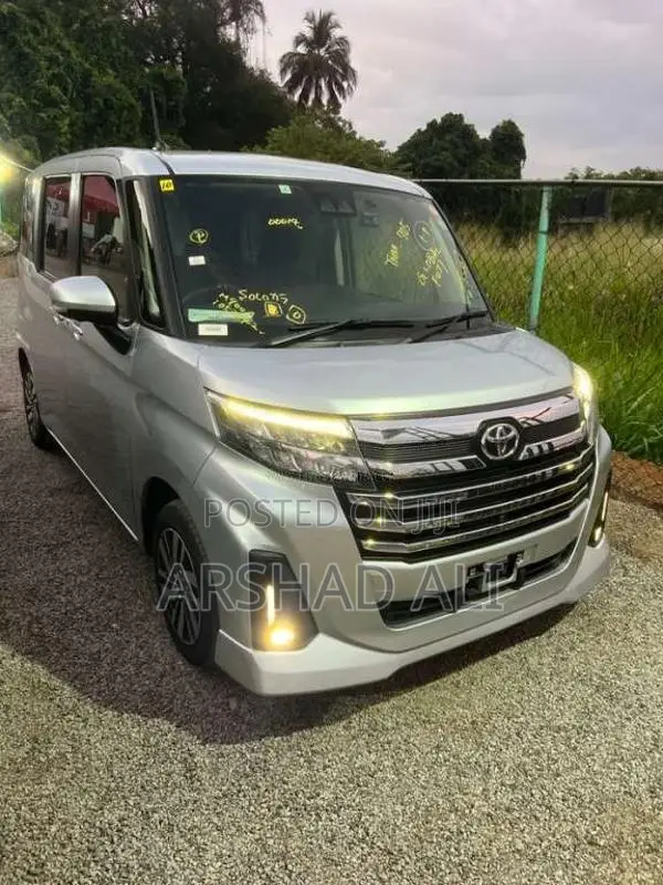 Toyota Roomy Custom G 2023 Car Unregistered (Recondition)