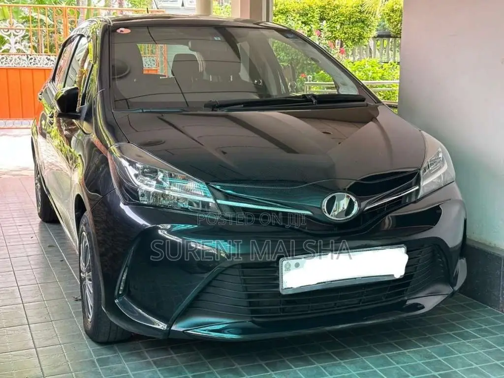 Toyota Vitz 2016 Car (Used)