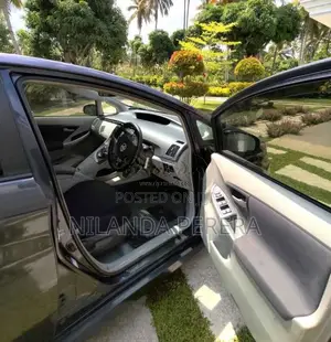 Toyota Prius 2011 Car (Used)