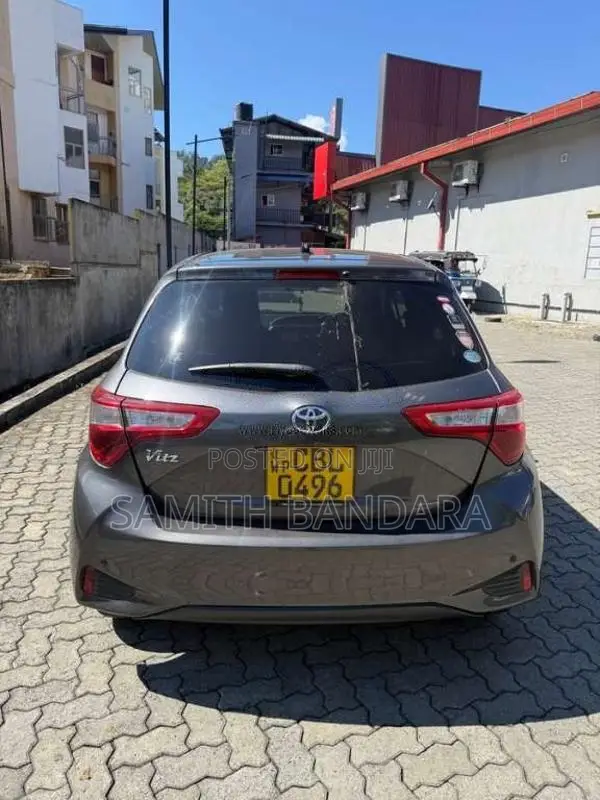 Toyota Vitz 2018 Car (Used)