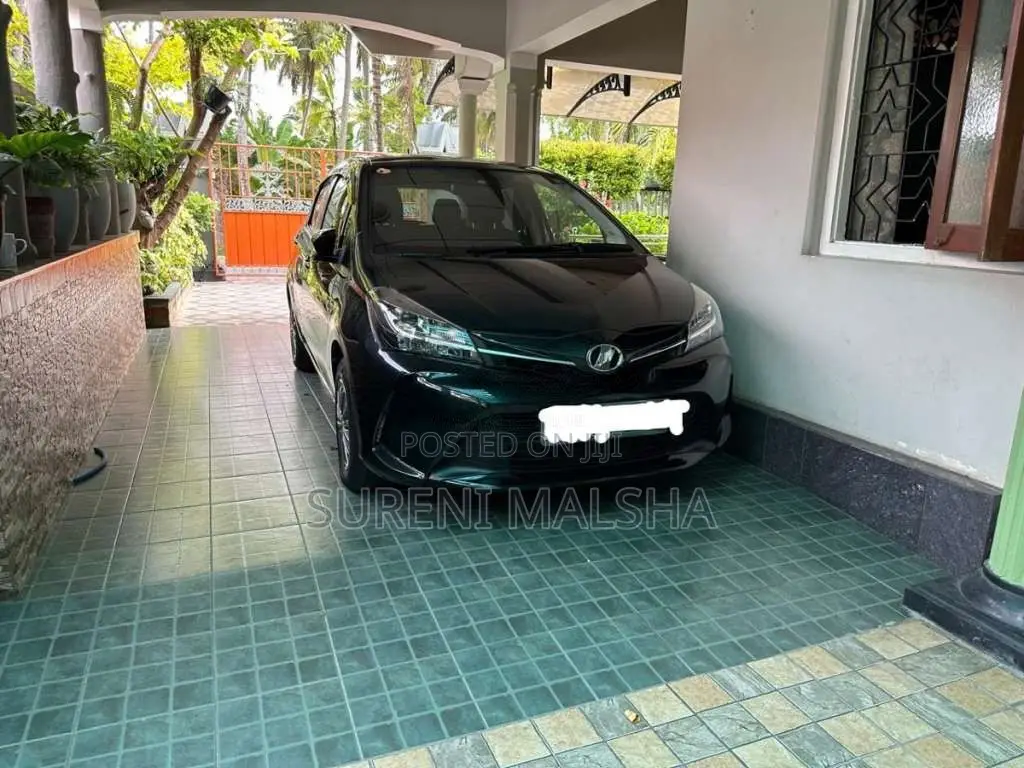 Toyota Vitz 2016 Car (Used)