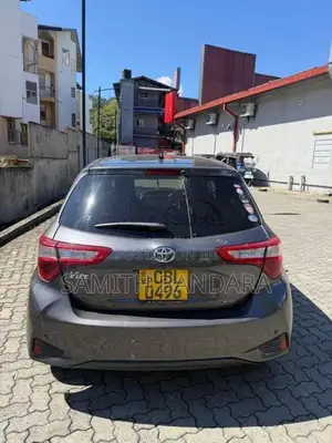 Toyota Vitz 2018 Car (Used)