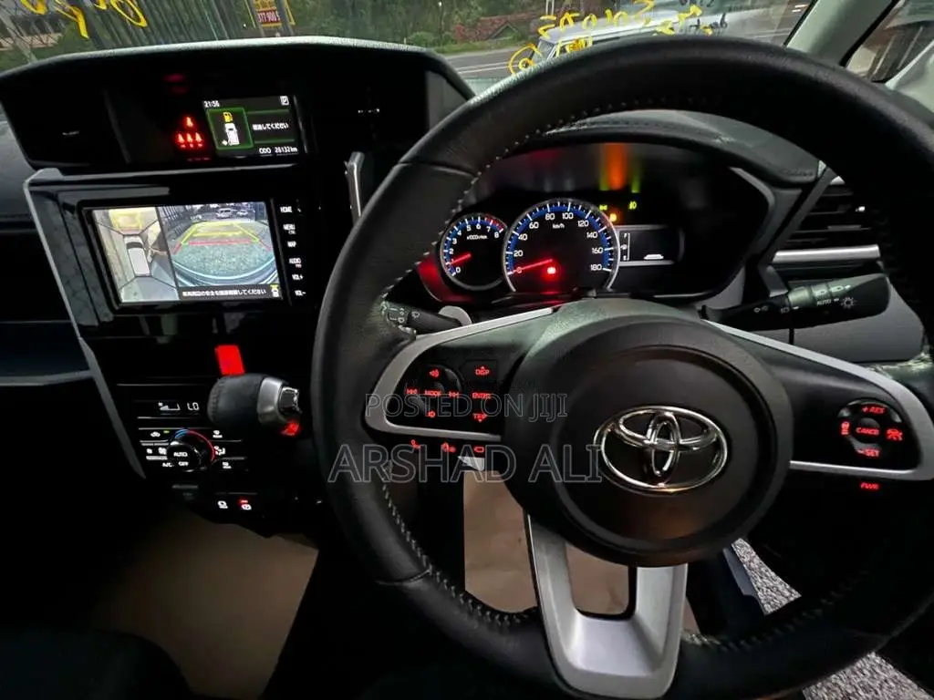 Toyota Roomy Custom G 2023 Car Unregistered (Recondition)