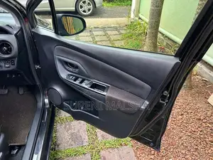 Toyota Vitz 2016 Car (Used)