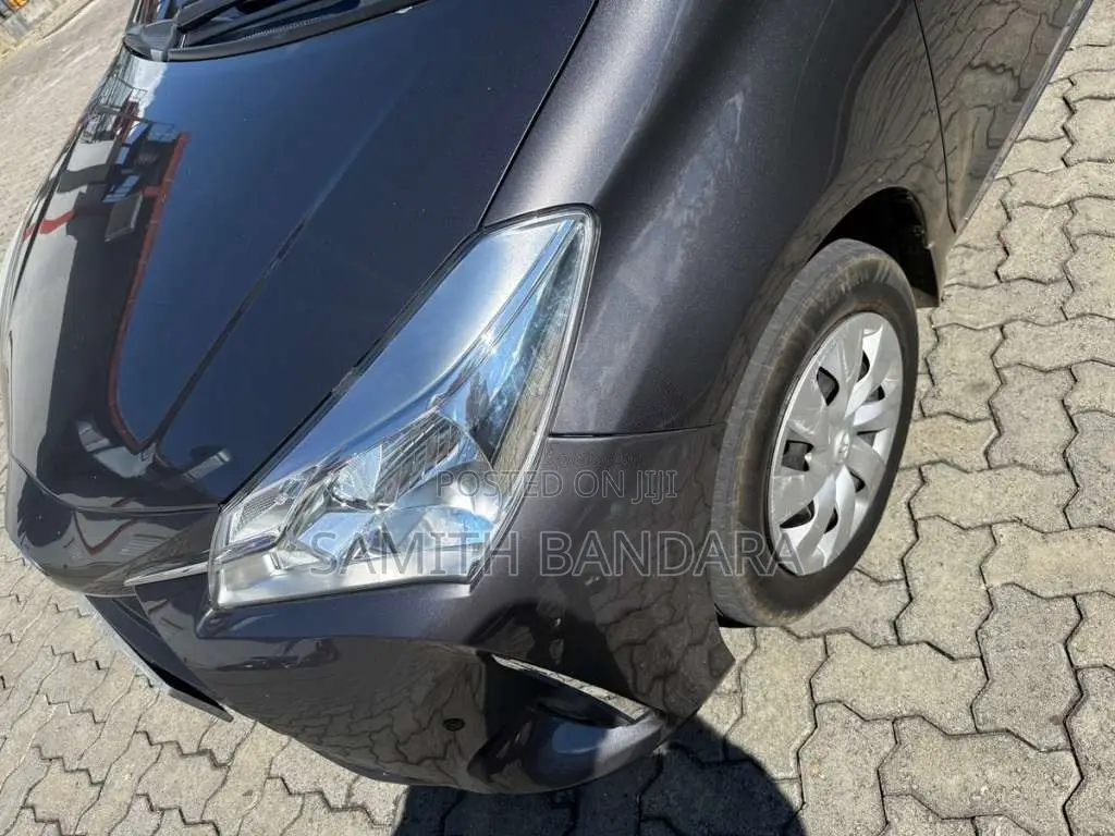 Toyota Vitz 2018 Car (Used)