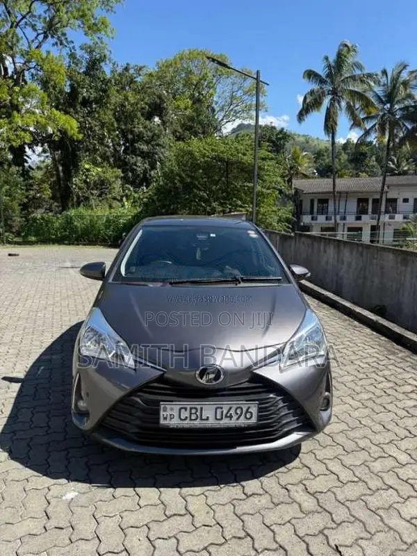 Toyota Vitz 2018 Car (Used)