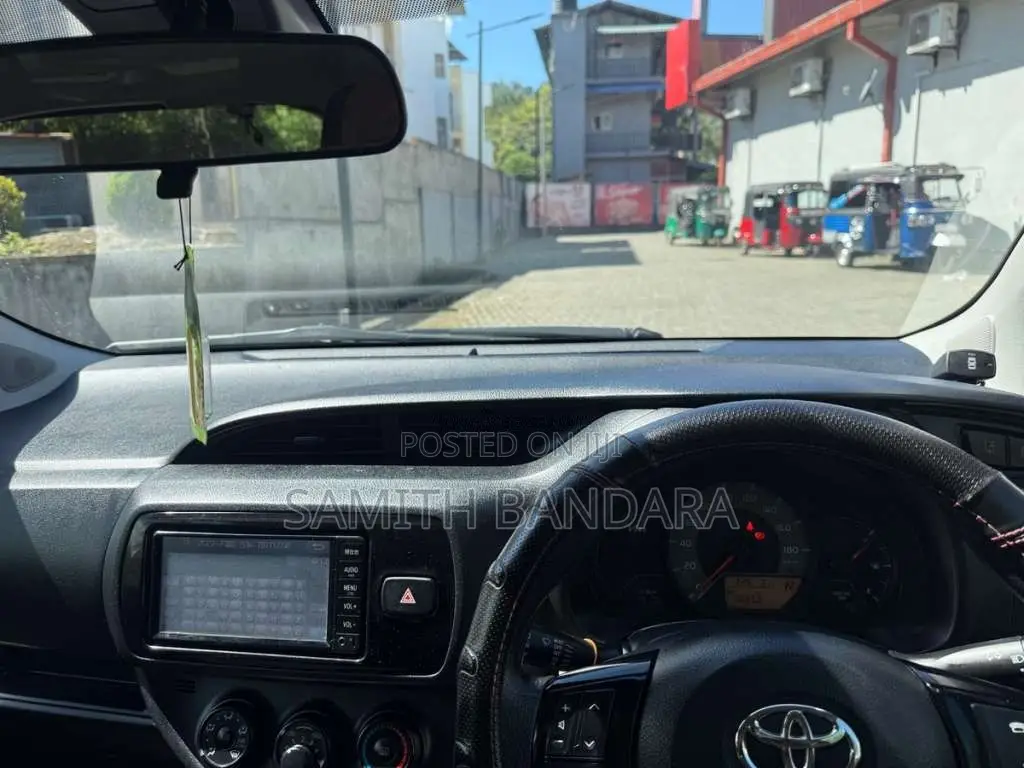 Toyota Vitz 2018 Car (Used)
