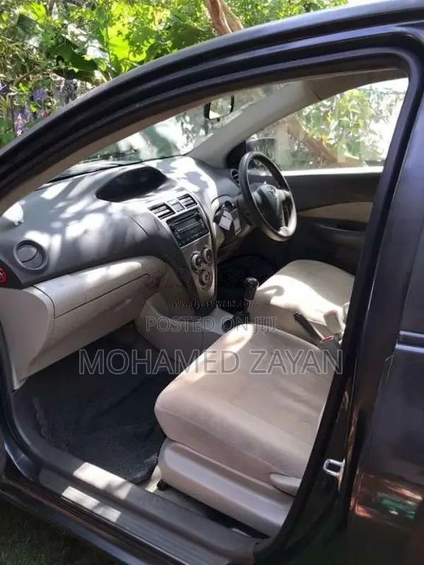 Toyota Yaris 2011 Car (Used)