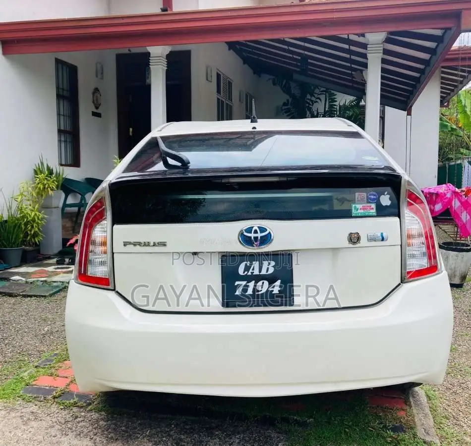 Toyota Prius 2014 Car (Used)