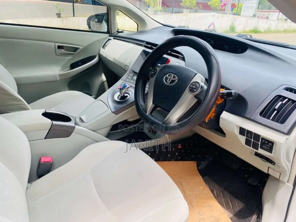 Toyota Prius S Touring 2013 Car (Used)
