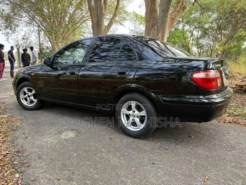 Nissan N16 2006 Car (Used)