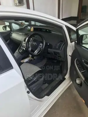 Toyota Prius 2011 Car (Used)