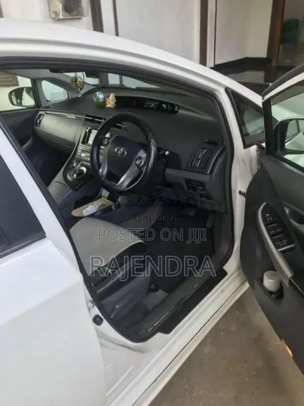 Toyota Prius 2011 Car (Used)