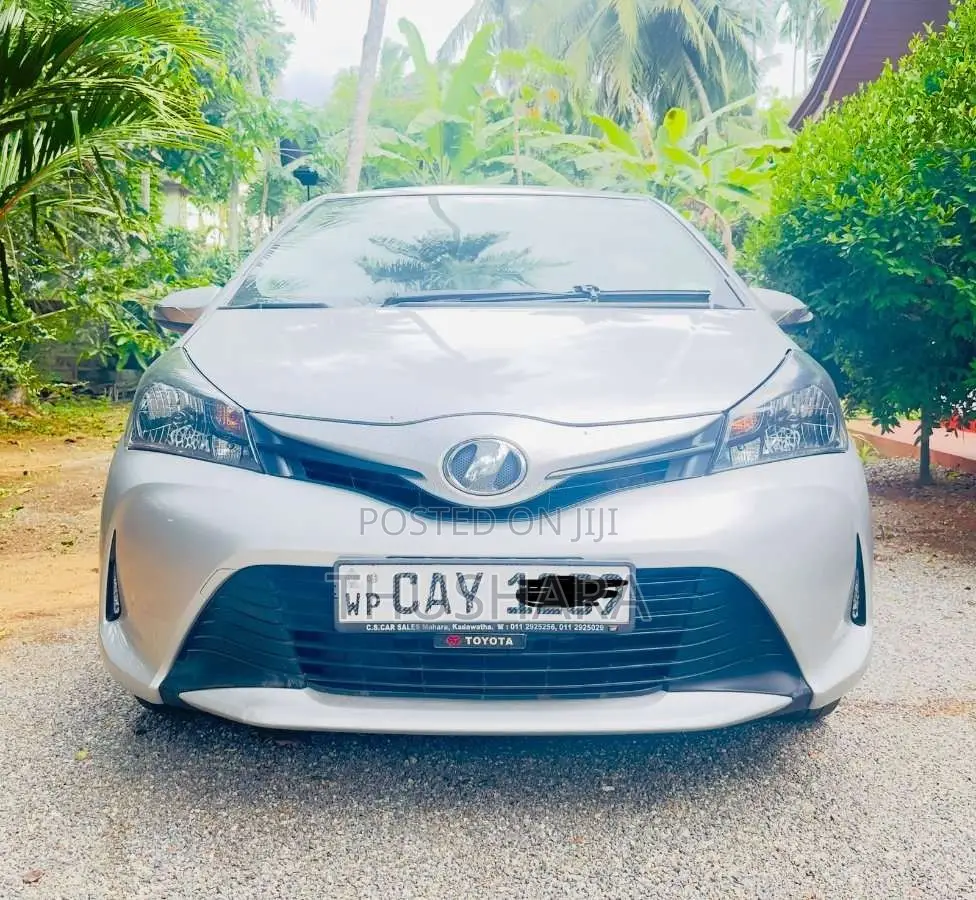 Toyota Vitz 2015 Car (Used)