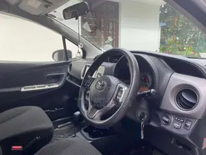Toyota Vitz 2015 Car (Used)