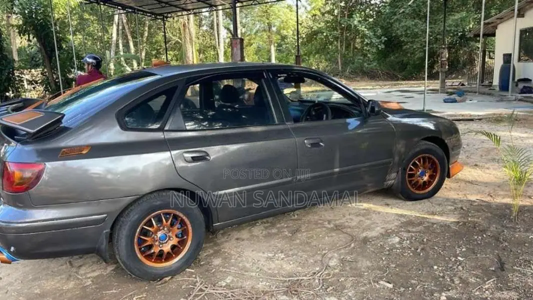 Hyundai Elantra 2000 Car (Used)