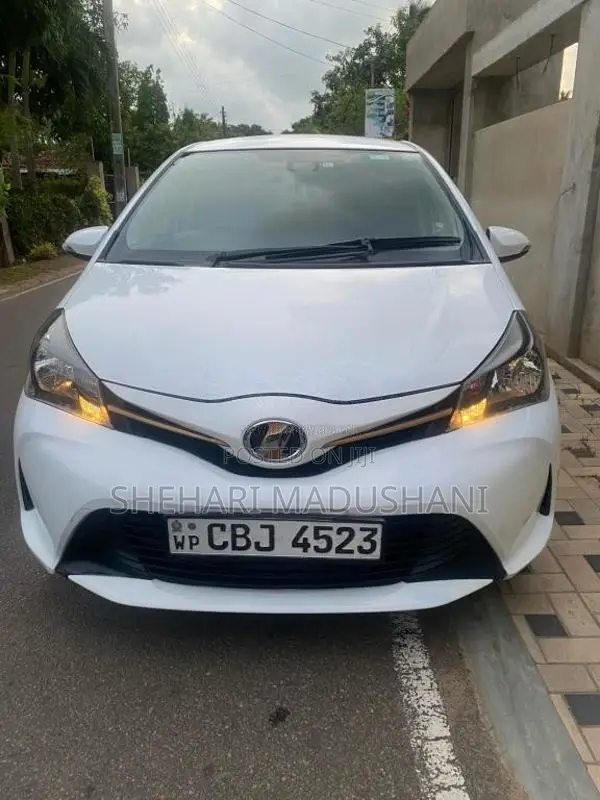 Toyota Vitz 2016 Car (Used)