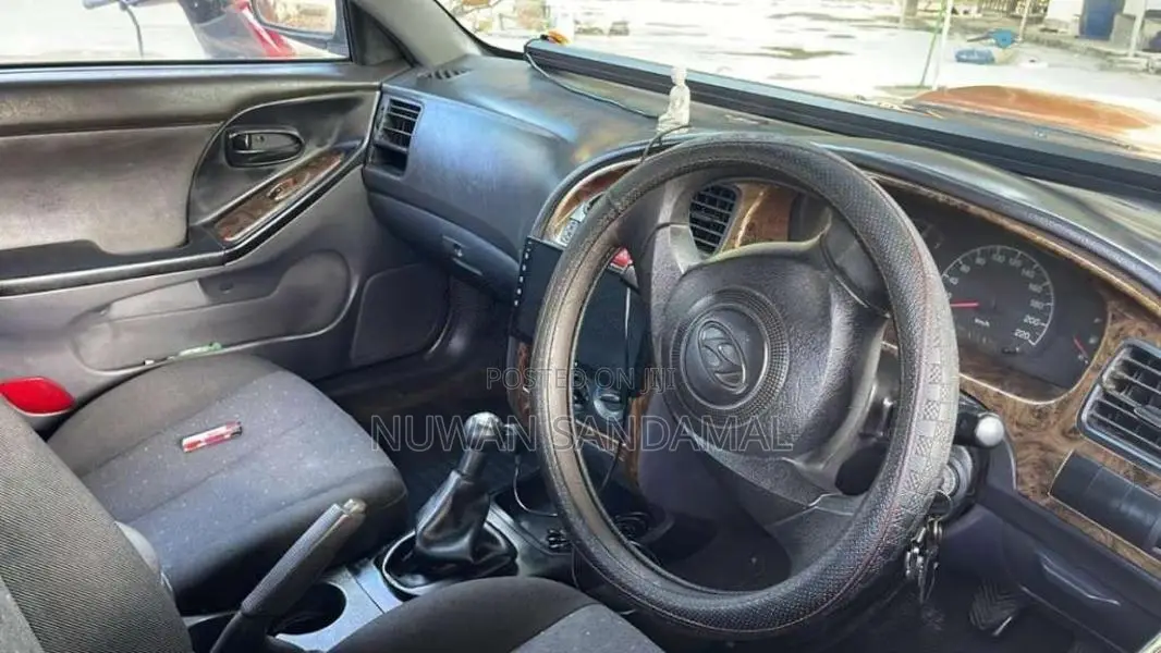 Hyundai Elantra 2000 Car (Used)