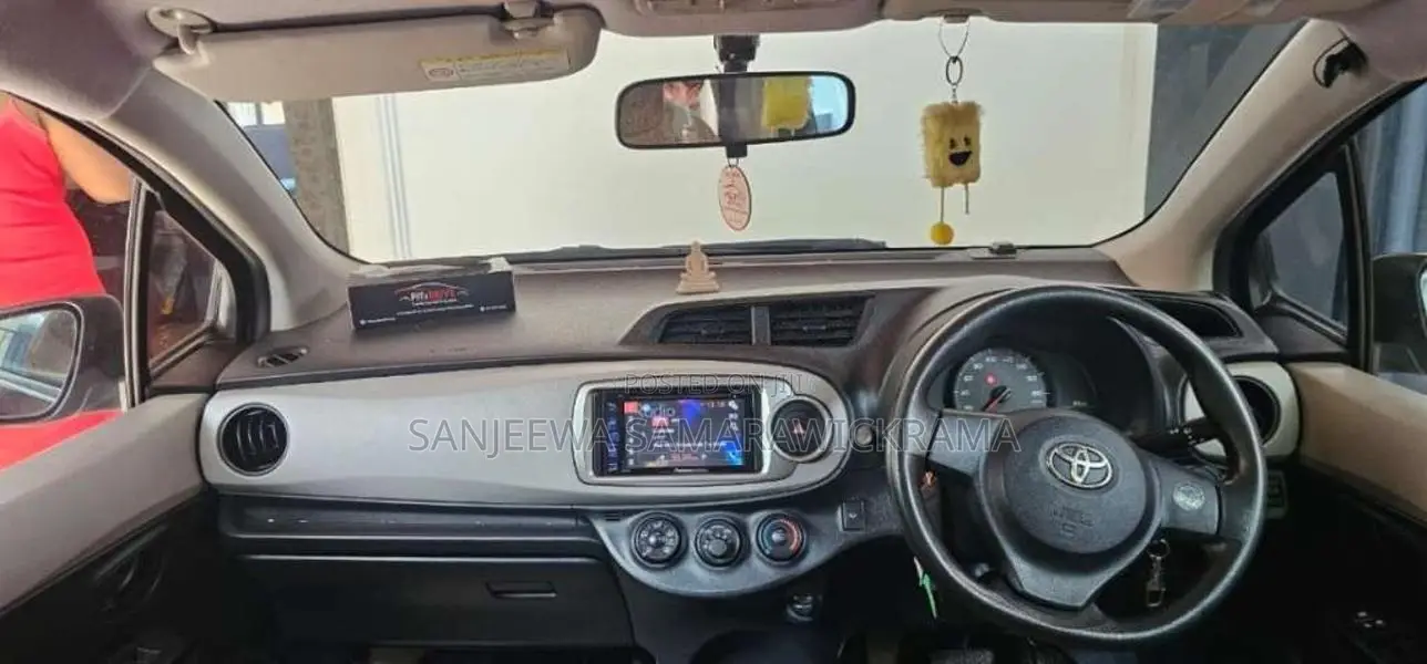 Toyota Vitz 2011 Car (Used)