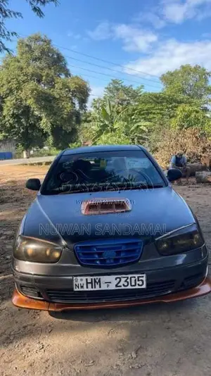 Hyundai Elantra 2000 Car (Used)