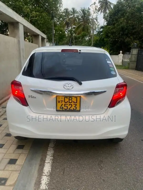 Toyota Vitz 2016 Car (Used)