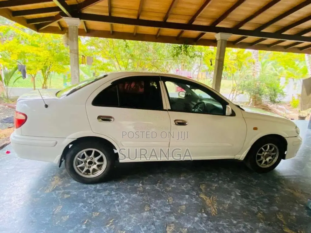 Nissan N16 2000 Car (Used)
