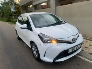 Toyota Vitz 2016 Car (Used)