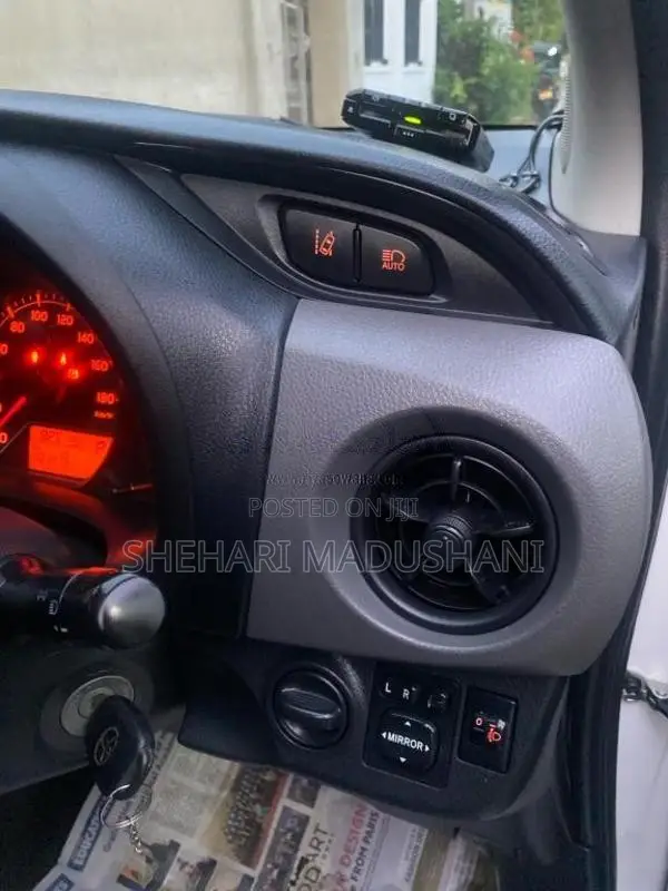 Toyota Vitz 2016 Car (Used)