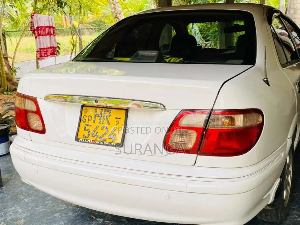 Nissan N16 2000 Car (Used)