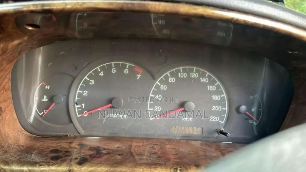 Hyundai Elantra 2000 Car (Used)