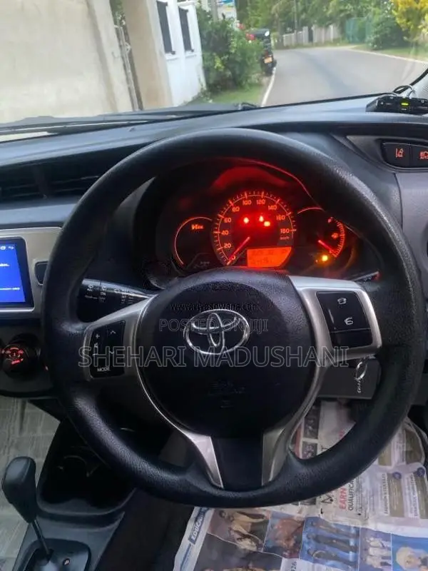 Toyota Vitz 2016 Car (Used)