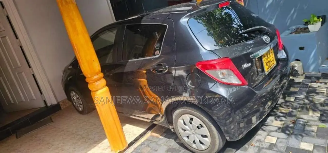 Toyota Vitz 2011 Car (Used)