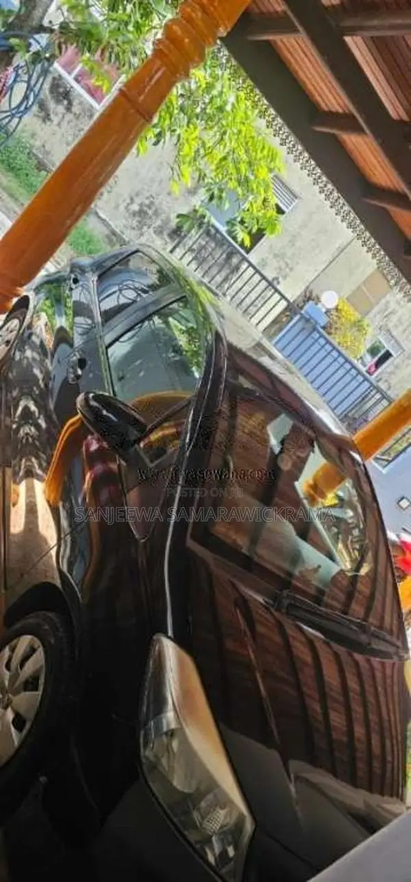 Toyota Vitz 2011 Car (Used)