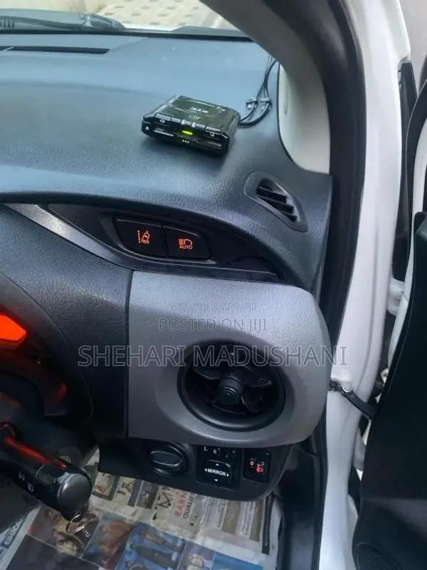 Toyota Vitz 2016 Car (Used)