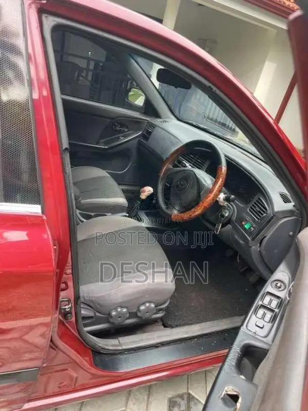 Hyundai Elantra 2000 Car (Used)