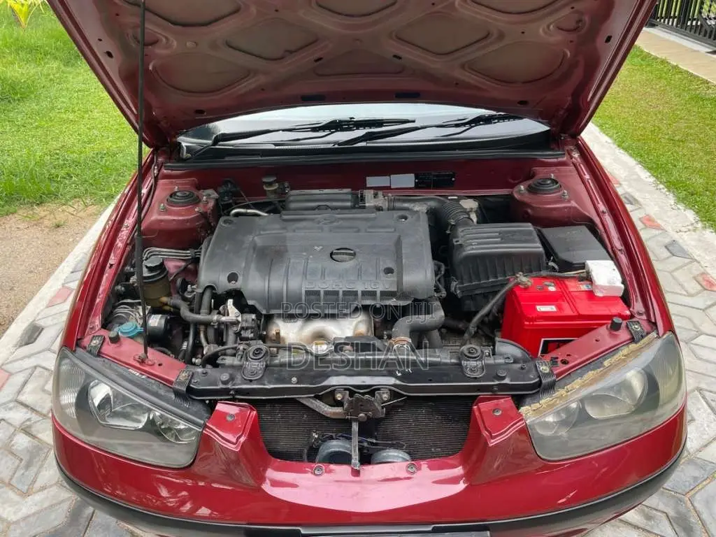 Hyundai Elantra 2000 Car (Used)
