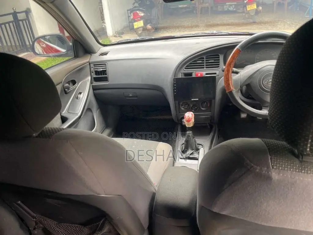Hyundai Elantra 2000 Car (Used)