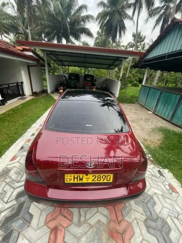 Hyundai Elantra 2000 Car (Used)