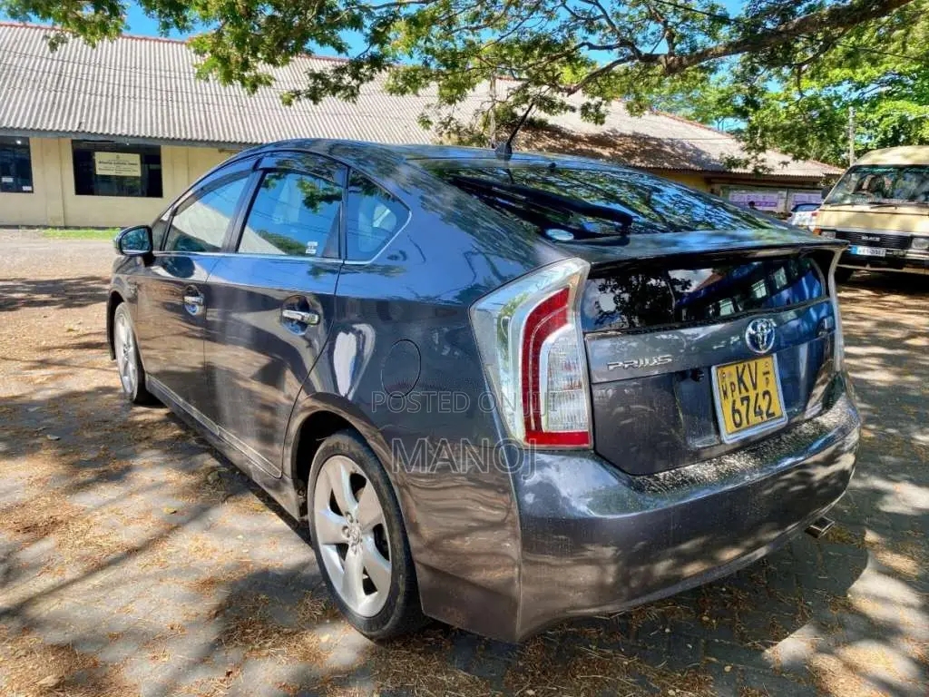 Toyota Prius 2011 Car (Used)