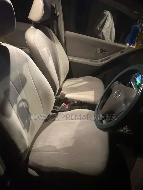 Toyota Vitz 2008 Car (Used)